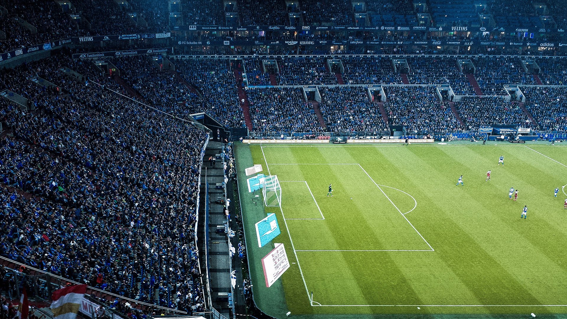 《电竞冠军的秘密武器：战术分析与团队协作》，电竞游戏职业选手冠军